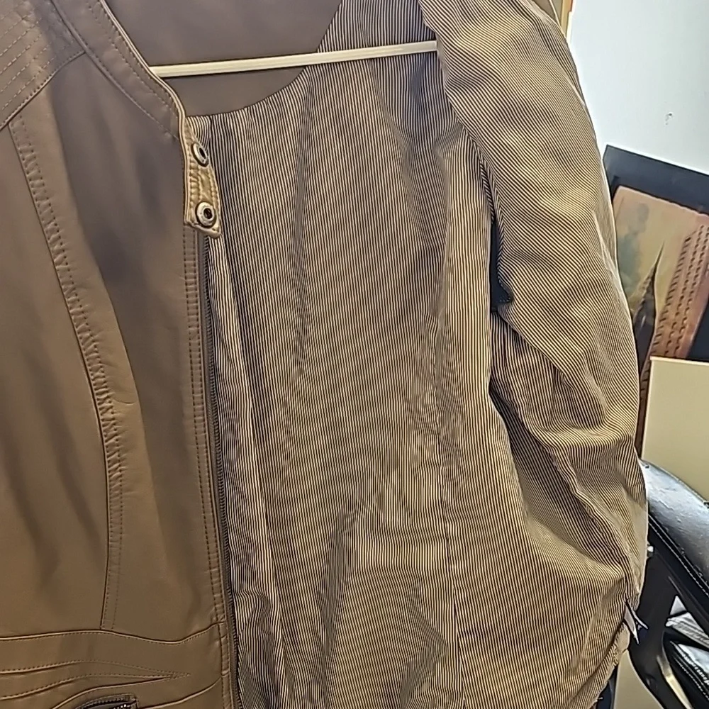 Jacket - Picture 2 of 4